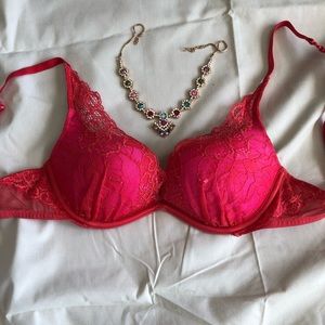 Victoria secret bra 32C.